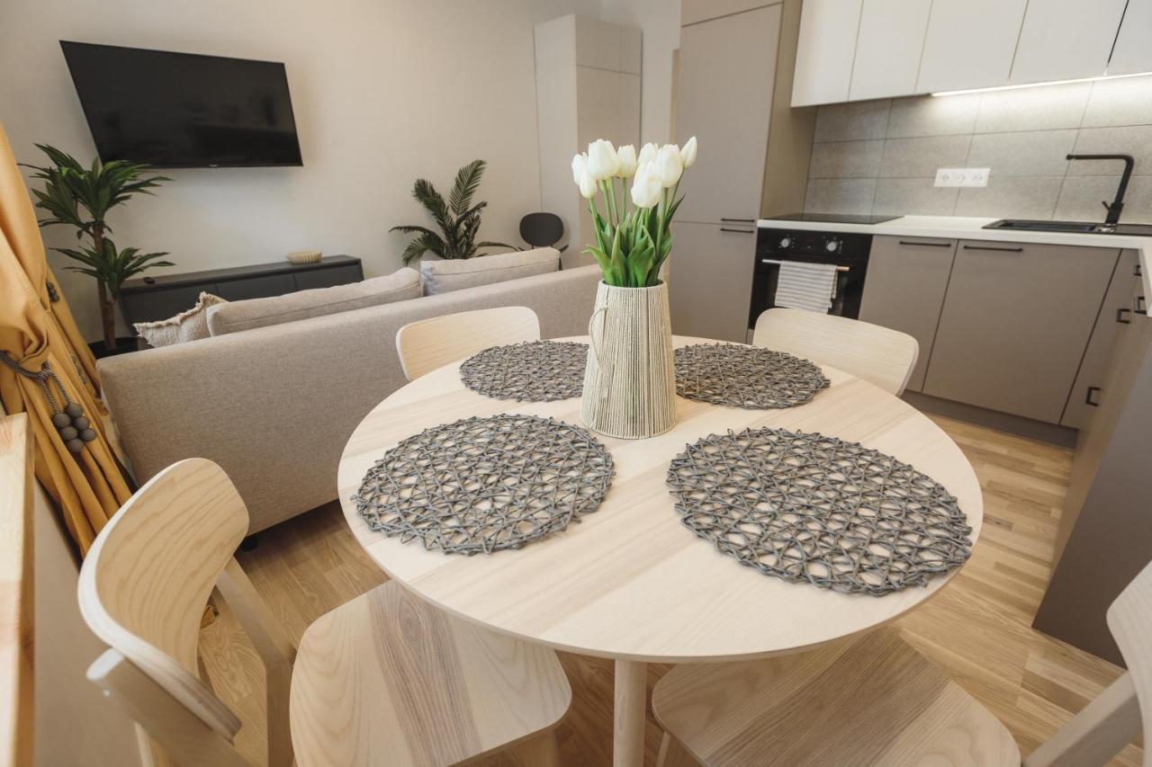 1212 Apartments With Free Parking Riga Exterior photo